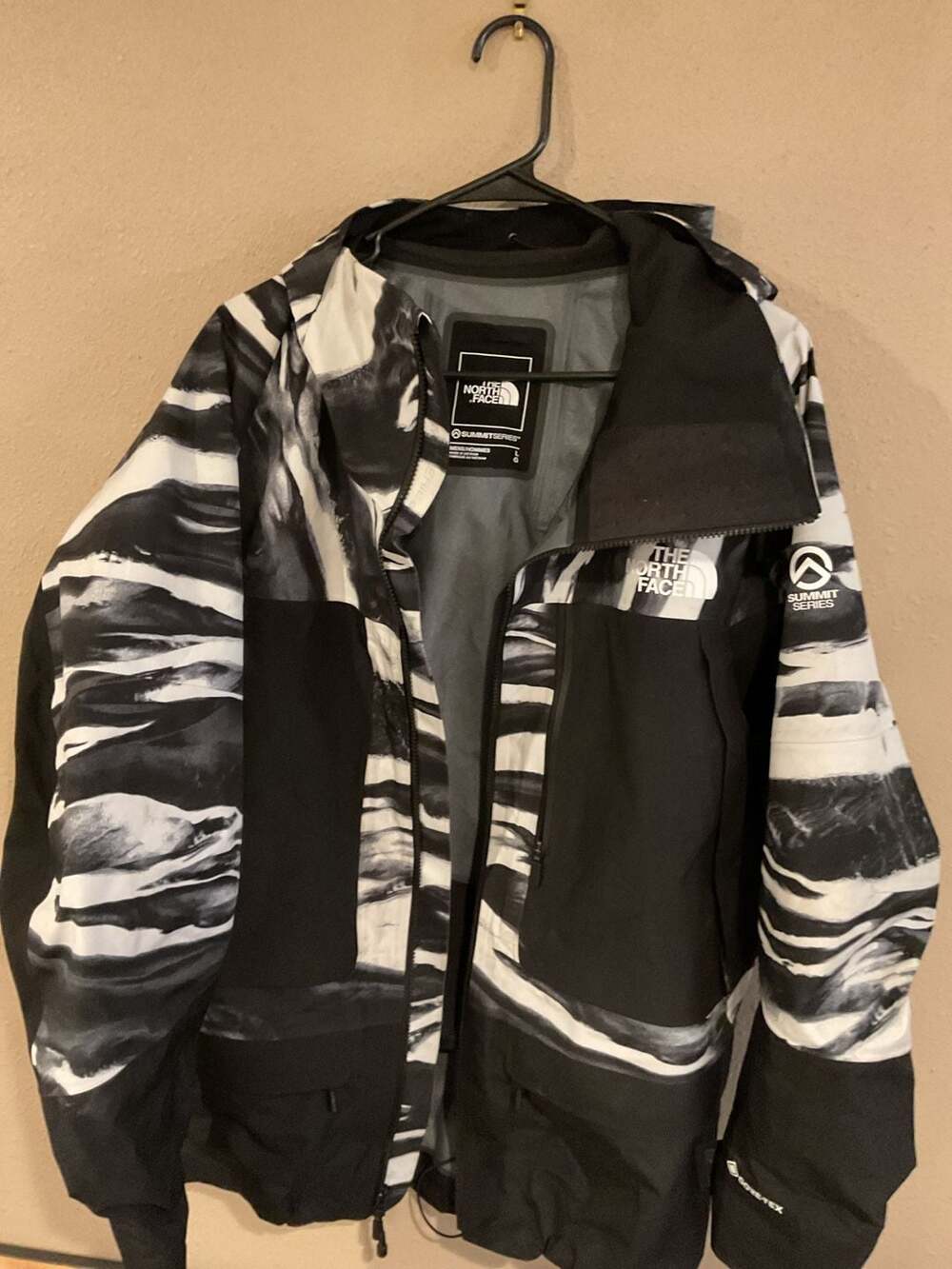 The North Face Summit Series L5 Gore-Tex Shell Jacket Black White Marble Size L